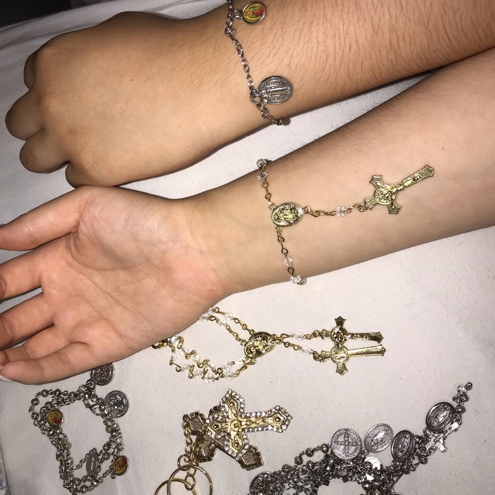 Rosary bracelets & keychains ✨